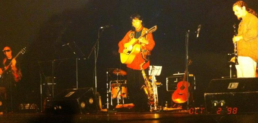 Aldoush performing live